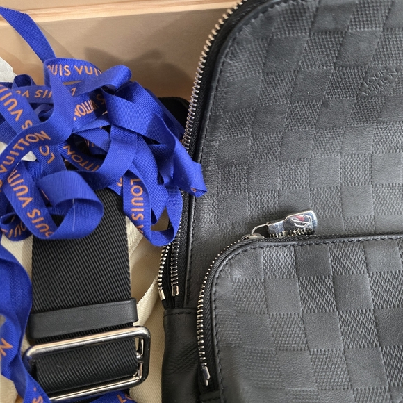 Louis vuitton sling bag - Picture 6 of 9